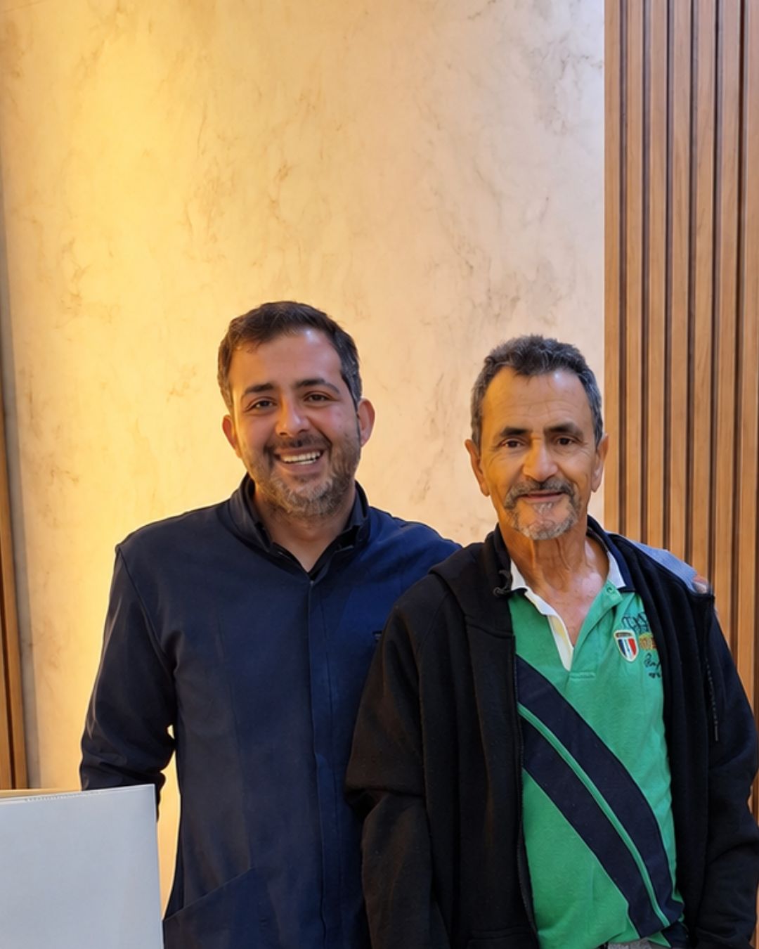 Dr. HelloDent com paciente atendido